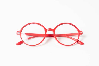 beyaz izole kırmızı moda gözlük