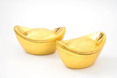 Beyaz arka plan üzerinde izole Çin Altın külçeler