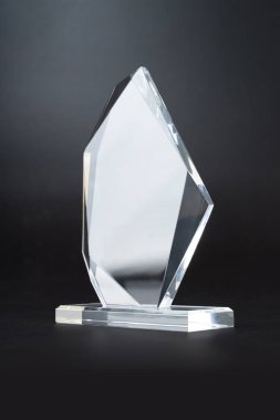 kristal boş ödül siyah üzerine izole