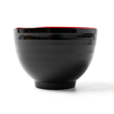 Beyaz arka planda Japon kupasını açın