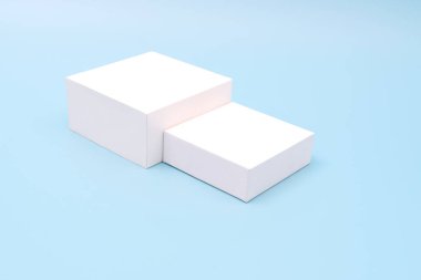 Mavi arkaplanda kutu modelleme seti