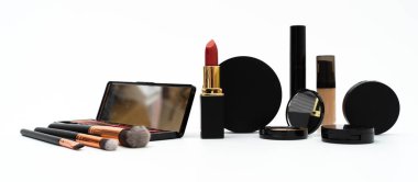 Dekoratif kozmetikleri beyaza ayarla