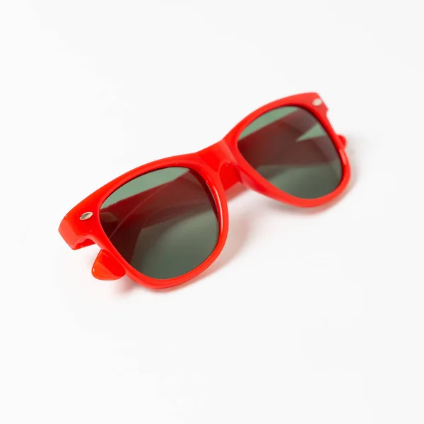 Röda Plast Solglasögon Isolerade Vit Bakgrund — Stockfoto