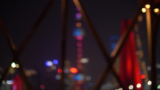 Shanghai - október 30, 2019: Shanghai Skyline és Pearl Tower at Night Shot from the Bridge — Stock videók