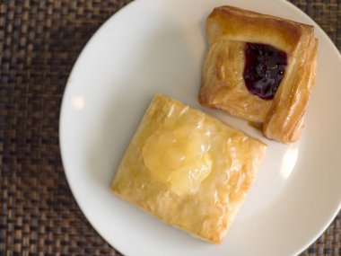 Tatlı meyve Danimarka mantı tatlılar kadar kapatın.