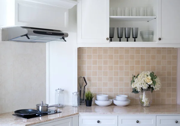 Interior dari dapur modern baru, warna putih . — Stok Foto