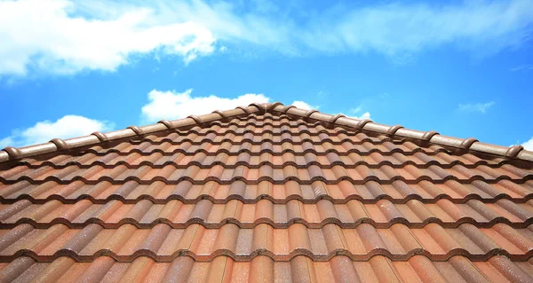 Brown brick roof , blue sky background. — Stock Photo, Image