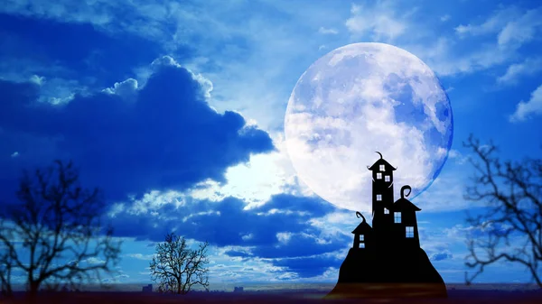 Halloween; Castillo oscuro con cielo dramático, luna llena y nubes . —  Fotos de Stock