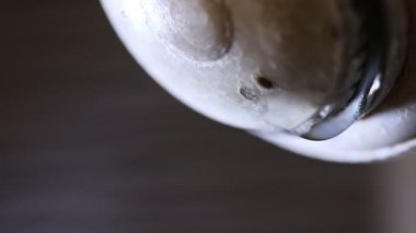 Duş su kaçak ve damla, makroyu kapatın.