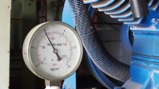Close up pressure gauge with compressor working. — Stock Video