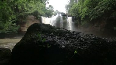 Haew ilgilenmemi şelale Kao Yai Milli Parkı dünya mirası, Tayland, Thailand, kamera Hd 1920 x 1080 klip slayt.