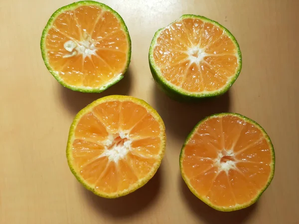 Decorate the orange cut portions.