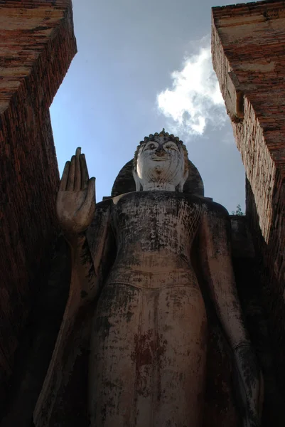 Buddha Imagem Stand Com Céu Azul — Fotografia de Stock