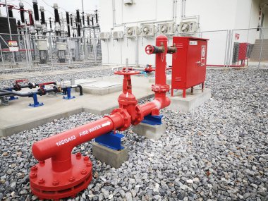 Elektrik santralinin önündeki yangın musluğu..