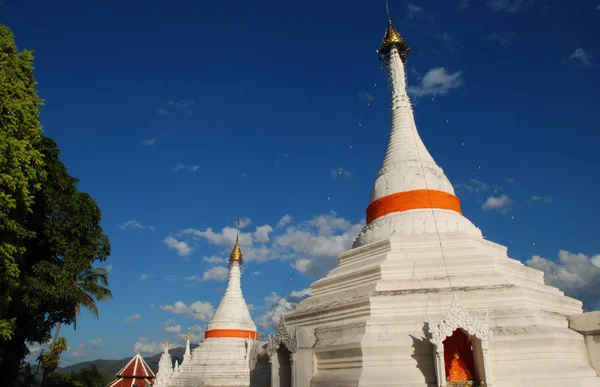 Vit Pagoda Med Blå Himmel Mae Hong Son Norra Thailand — Stockfoto