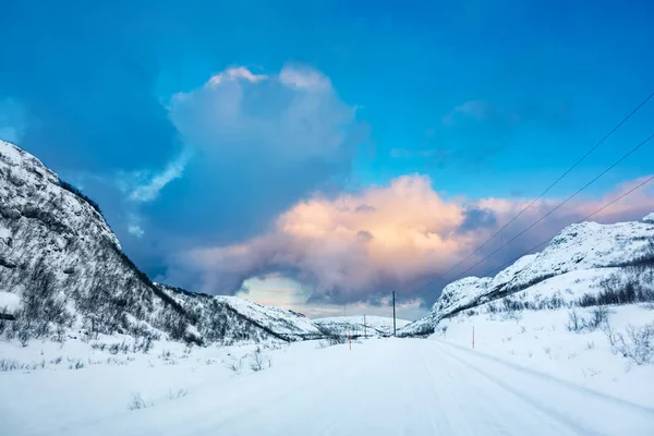 Arctic Ice Road Covered Snow Leads Valley Hills Sunset — 스톡 사진