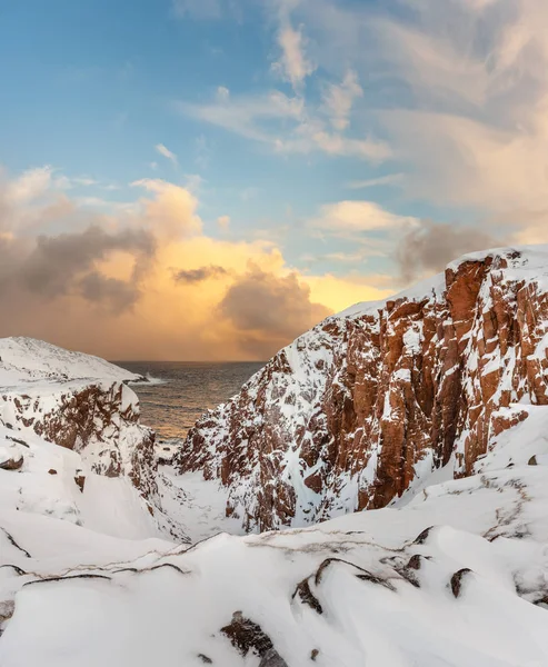 Snow Covered Red Rocks Barents Sea Teriberka Kola Peninsula Russia — 스톡 사진