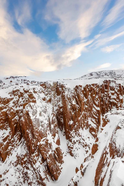 Nieve Cubierto Rocas Rojas Mar Barents Teriberka Península Kola Rusia — Foto de Stock