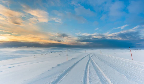 Epic Arctic Road Trip Ice Road Tire Tracks Snow Arctic — 스톡 사진