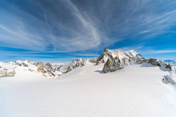 Panorama Pokrytego Śniegiem Lodowca Szczycie Masywu Mont Blanc Pomiędzy Włochami — Zdjęcie stockowe