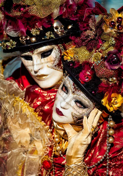 Veneza Itália 2012 Uma Tradicional Máscara Casal Colombina Famoso Carnaval — Fotografia de Stock