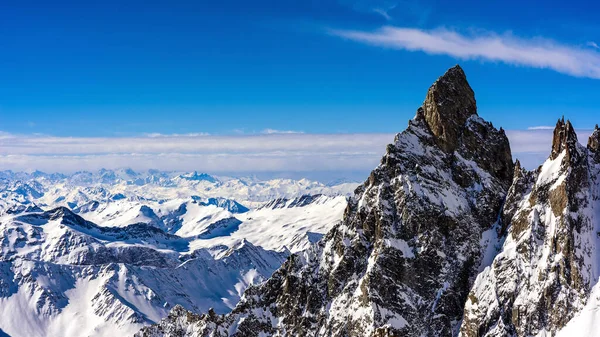 ヨーロッパ最高峰のモンブラン山頂 モンテ ビアンコ からのイタリアとフランスの間のアルプスの眺め — ストック写真