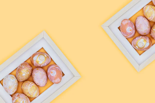 Composición Frontera Pascua Con Huevos Dorados Marco Amarillo Decoración Estilo — Foto de Stock