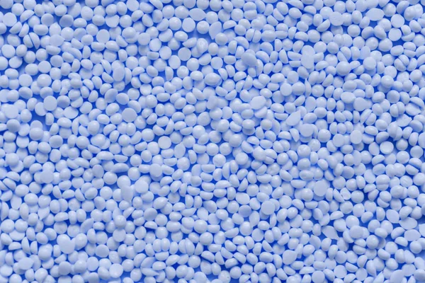 Pilha Grânulos Resina Plástico Azul Fundo Textura Granular Clássico Cor — Fotografia de Stock