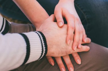 sevgi dolu bir çift eller 