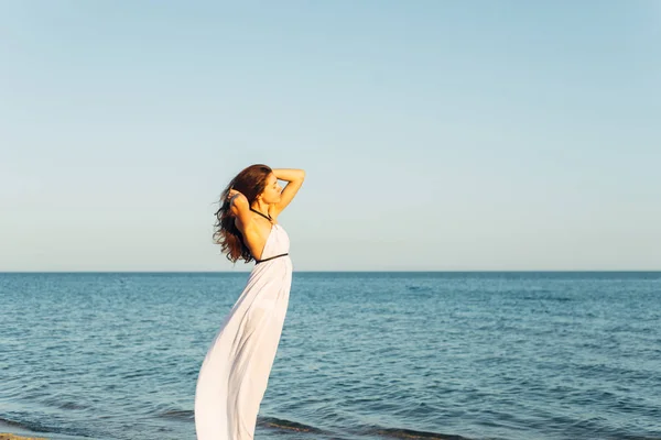 Woman with long hair at sunset — Stock Photo, Image