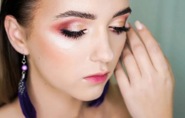 Hermosa Mujer Con Maquillaje Primer Plano — Foto de Stock