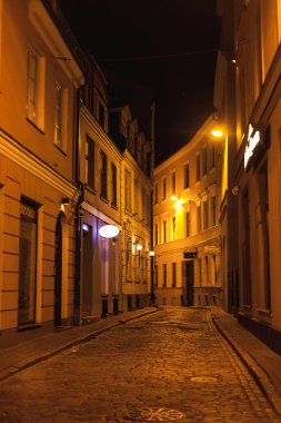 Riga 'da eski bir sokak.