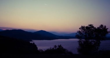 Günbatımı zaman atlamalı Jezero Krupac Gölü, Karadağ