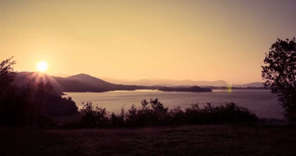 Lapso de tempo do nascer do sol no lago de Krupac Jezero, Montenegro — Vídeo de Stock