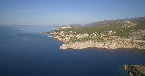 Aérea, línea costera en Croacia - Material nativo, directamente de la leva — Vídeo de stock