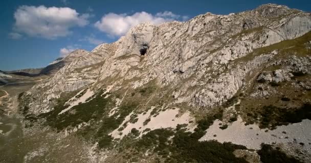 Aérea, Parque Nacional Durmitor, Montenegro - Versión graduada y estabilizada . — Vídeo de stock