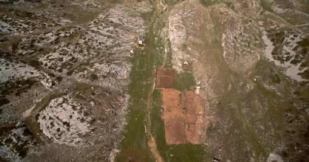 Aerial, Национальный парк Дурмитор, Черногория - классифицированная и стабилизированная версия . — стоковое видео