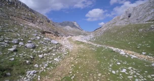 Antenna, Durmitor Nemzeti Park, Montenegró - natív anyag, egyenesen a kamera — Stock videók