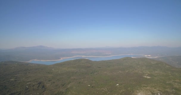 Aérea, Paisaje, Tierras agrícolas, Niksic, Montenegro - Material nativo, directamente de la leva — Vídeos de Stock