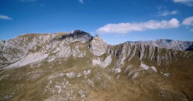 Anteni, muhteşem dağların içinde Durmitor Milli Parkı, Karadağ - kademeli ve stabil sürüm