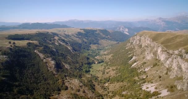 空中，Boricje 峡谷，黑山-分级和稳定版本 — 图库视频影像