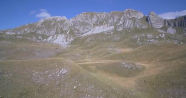Anteni, muhteşem dağların içinde Durmitor Milli Parkı, Karadağ - yerli malzeme, çıkıp cam