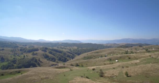 Aerial, Gornji Unac Farmlands, Montenegro - Material nativo, directamente de la leva — Vídeo de stock