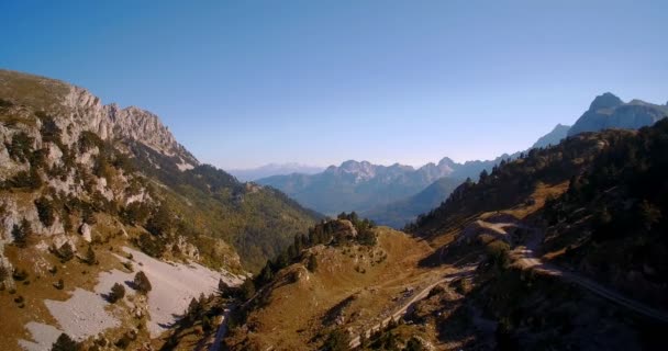 Antenn, idylliska bergiga Panorama, Montenegro - graderade och stabiliserad version. — Stockvideo