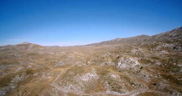 Paesaggio aereo, montagnoso e pietroso, Montenegro - Versione graduata e stabilizzata . — Video Stock