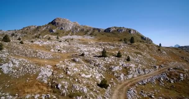 Antenne, en steenachtige berglandschap, Montenegro - Graded en gestabiliseerde versie. — Stockvideo