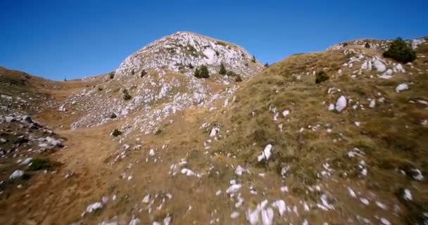 Воздушный, горный и каменистый ландшафт, Черногория - классифицированная и стабилизированная версия . — стоковое видео