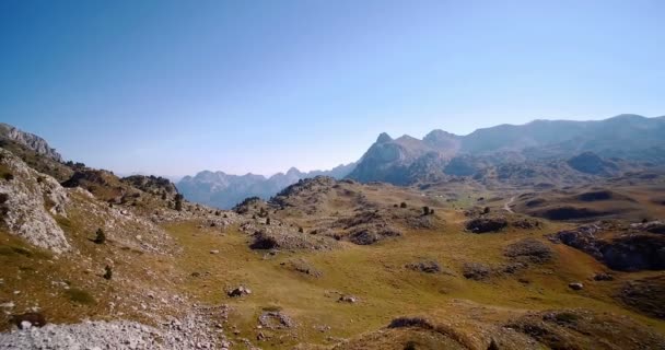 Luft-, Gebirgs- und Steinlandschaft, Montenegro - abgestufte und stabilisierte Version. — Stockvideo