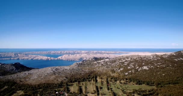 Antenn, bergen, landskapet och Bay på Karlobag, Kroatien - graderade och stabiliserad version. — Stockvideo