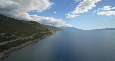 Hava, Hırvat sahil-çizgi - yerli malzeme boyunca uçan.